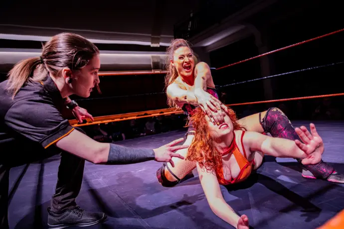 Nina Samuels VS Agathe